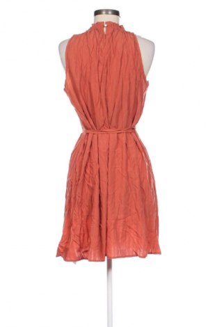 Kleid, Größe M, Farbe Aschrosa, Preis € 13,99