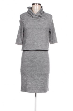 Kleid Calvin Klein Jeans, Größe S, Farbe Grau, Preis € 33,99