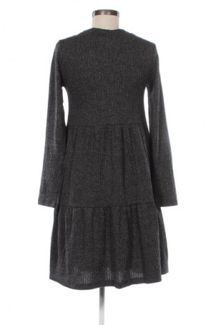 Kleid Gina, Größe M, Farbe Grau, Preis 6,49 €