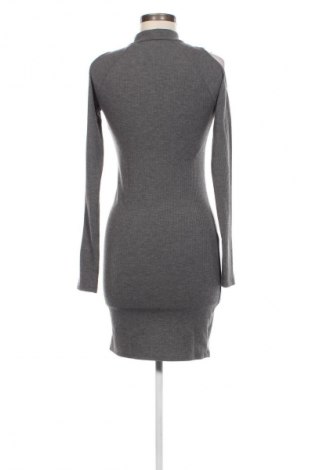 Kleid Gina Tricot, Größe S, Farbe Grau, Preis 10,44 €