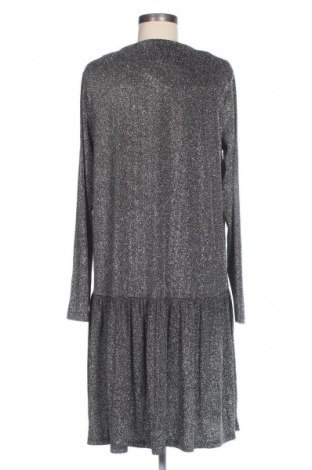 Kleid Ichi, Größe M, Farbe Silber, Preis 6,49 €