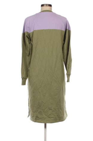 Kleid Ofelia, Größe M, Farbe Grün, Preis € 9,49