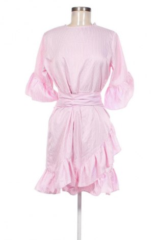 Kleid Pretty Little Thing, Größe M, Farbe Rosa, Preis 27,70 €