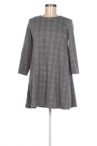 Kleid Stradivarius, Größe S, Farbe Grau, Preis 7,49 €