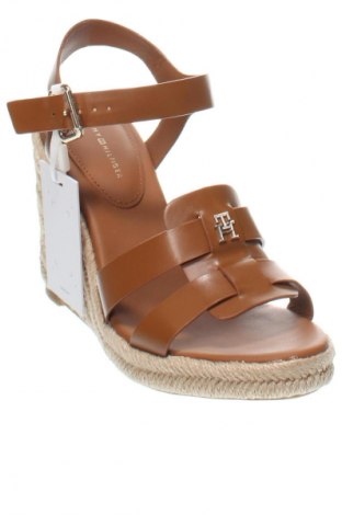 Sandale Tommy Hilfiger, Mărime 39, Culoare Maro, Preț 764,99 Lei
