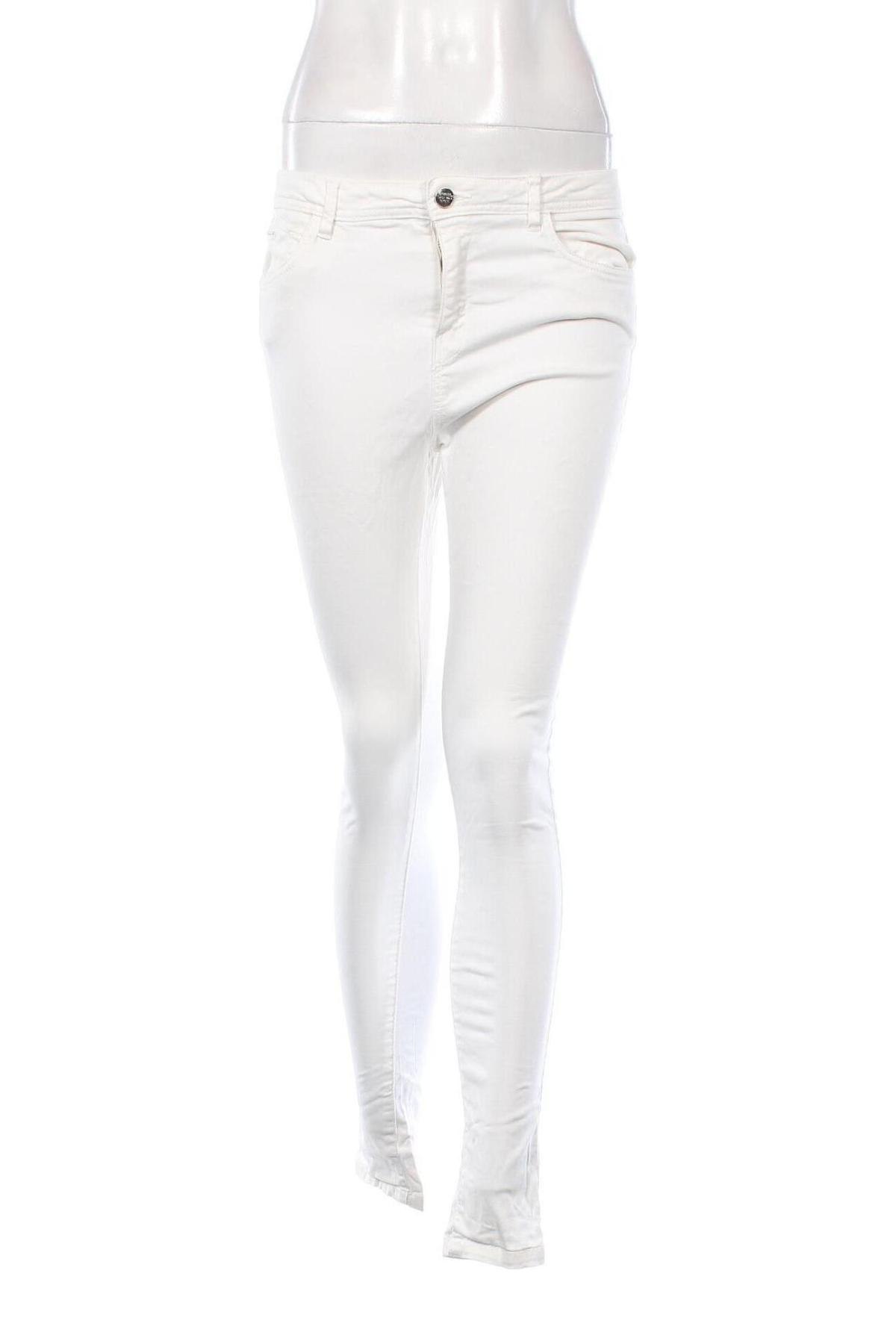 Damen Jeans Bershka, Größe M, Farbe Weiß, Preis 20,49 €