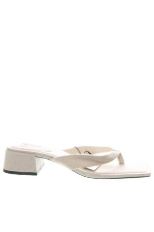 Papuci Pull&Bear, Mărime 41, Culoare Ecru, Preț 171,99 Lei
