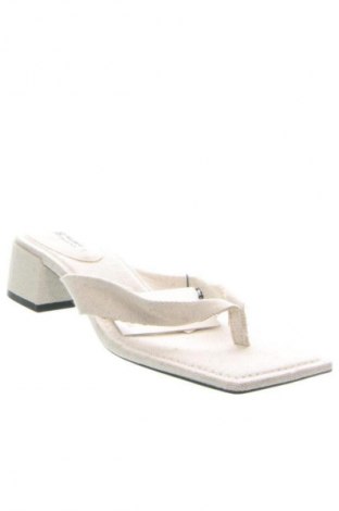 Papuci Pull&Bear, Mărime 41, Culoare Ecru, Preț 171,99 Lei