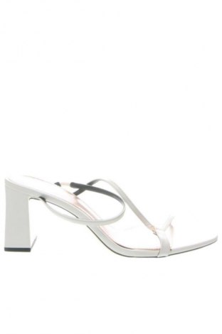 Papuci Zara, Mărime 40, Culoare Alb, Preț 75,99 Lei
