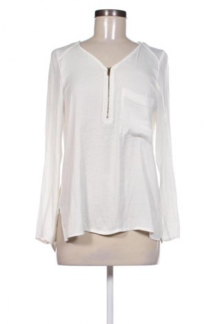 Damen Shirt Bershka, Größe M, Farbe Ecru, Preis € 9,74