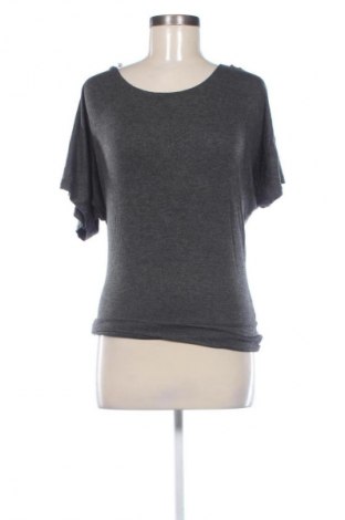 Bluză de femei Zenana Outfitters, Mărime M, Culoare Gri, Preț 40,99 Lei