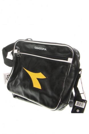 Damska torebka Diadora, Kolor Czarny, Cena 514,99 zł