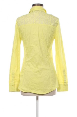 Дамска риза Guess, Размер M, Цвят Жълт, Цена 88,90 лв.