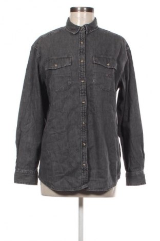 Дамска риза Tommy Jeans, Размер XS, Цвят Сив, Цена 31,98 лв.