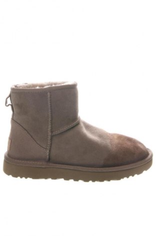 Дамски боти UGG Australia, Размер 38, Цвят Кафяв, Цена 104,99 лв.