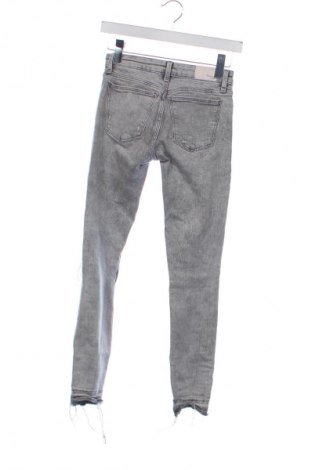 Női farmernadrág Bershka, Méret XS, Szín Szürke, Ár 5 865 Ft