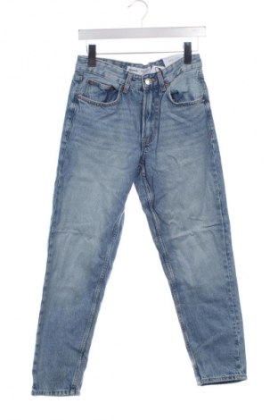 Дамски дънки Bershka, Размер XS, Цвят Син, Цена 18,99 лв.