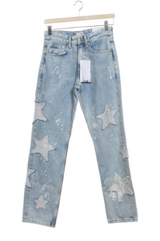 Дамски дънки Bershka, Размер XS, Цвят Син, Цена 46,99 лв.