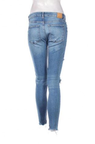 Blugi de femei Bershka, Mărime S, Culoare Albastru, Preț 50,99 Lei