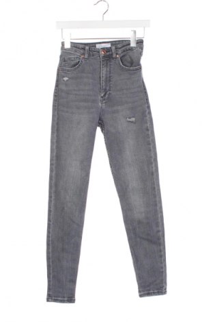 Női farmernadrág Bershka, Méret XXS, Szín Szürke, Ár 5 776 Ft