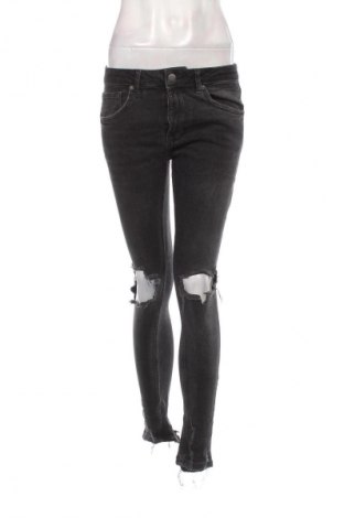 Blugi de femei Bershka, Mărime S, Culoare Negru, Preț 100,99 Lei