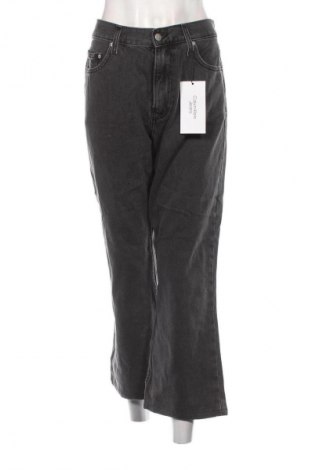 Damskie jeansy Calvin Klein Jeans, Rozmiar L, Kolor Szary, Cena 514,99 zł