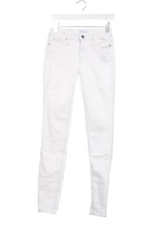 Damskie jeansy Calvin Klein Jeans, Rozmiar S, Kolor Biały, Cena 156,99 zł