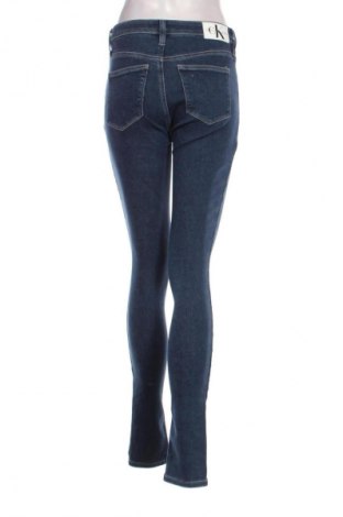 Дамски дънки Calvin Klein Jeans, Размер S, Цвят Син, Цена 57,78 лв.