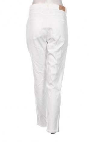 Дамски дънки Gerry Weber, Размер L, Цвят Бял, Цена 142,99 лв.