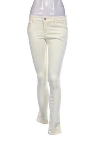 Damen Jeans Guess, Größe L, Farbe Gelb, Preis 51,77 €