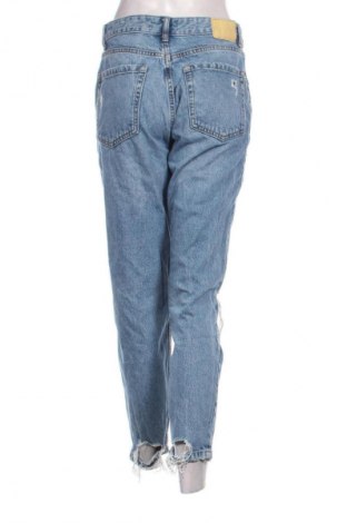Damskie jeansy Pull&Bear, Rozmiar M, Kolor Niebieski, Cena 66,99 zł