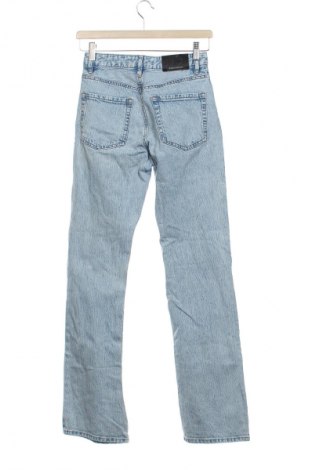 Damskie jeansy Stradivarius, Rozmiar XS, Kolor Niebieski, Cena 66,99 zł