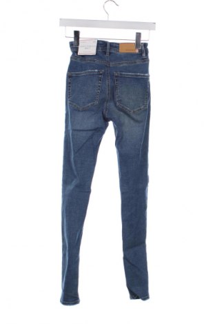 Női farmernadrág Stradivarius, Méret XXS, Szín Kék, Ár 9 196 Ft