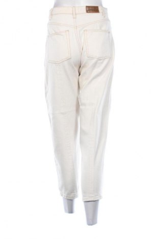 Damen Jeans Stradivarius, Größe S, Farbe Ecru, Preis 15,99 €