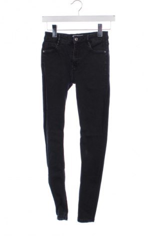 Damskie jeansy Zara, Rozmiar XS, Kolor Czarny, Cena 62,07 zł