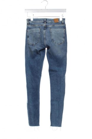 Дамски дънки Zara, Размер XS, Цвят Син, Цена 27,00 лв.