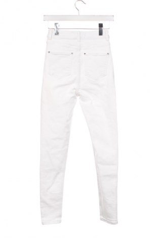 Дамски дънки Zara, Размер XS, Цвят Бял, Цена 27,00 лв.