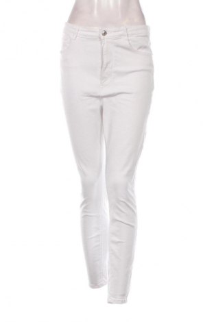 Дамски дънки Zara, Размер XL, Цвят Бял, Цена 17,99 лв.