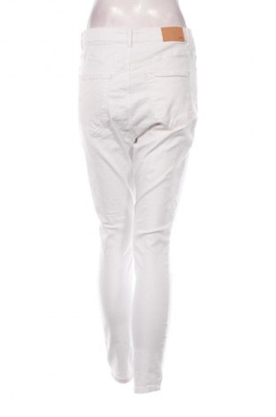 Дамски дънки Zara, Размер XL, Цвят Бял, Цена 17,99 лв.