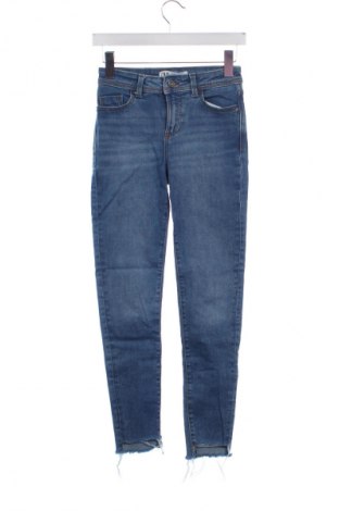 Дамски дънки Zara, Размер XS, Цвят Син, Цена 27,00 лв.
