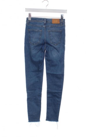 Дамски дънки Zara, Размер XS, Цвят Син, Цена 27,00 лв.