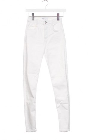 Γυναικείο Τζίν Zara, Μέγεθος XS, Χρώμα Λευκό, Τιμή 9,99 €