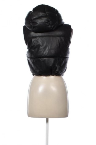 Dámská vesta  Pull&Bear, Velikost XS, Barva Černá, Cena  494,00 Kč