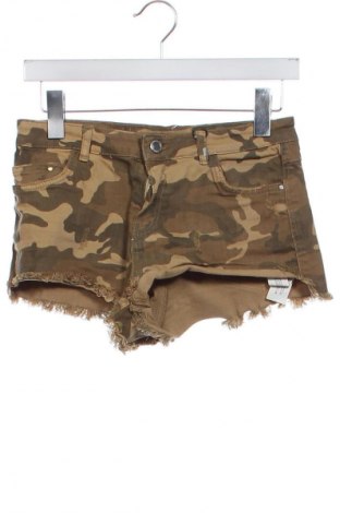 Дамски къс панталон Bershka, Размер S, Цвят Многоцветен, Цена 19,55 лв.