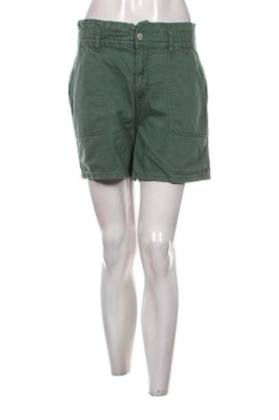 Дамски къс панталон Pull&Bear, Размер S, Цвят Зелен, Цена 19,99 лв.
