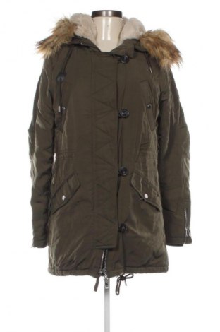 Дамско яке Bershka, Размер S, Цвят Зелен, Цена 45,99 лв.