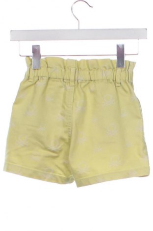 Детски къс панталон United Colors Of Benetton, Размер 7-8y/ 128-134 см, Цвят Зелен, Цена 11,99 лв.