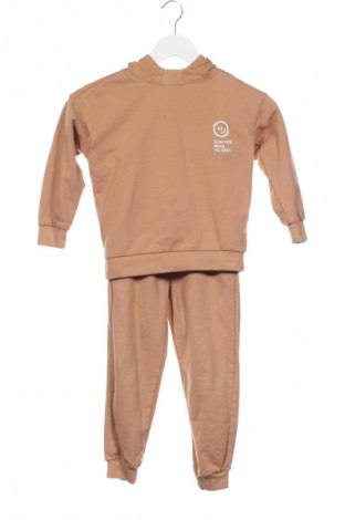 Детски спортен екип Sinsay, Размер 4-5y/ 110-116 см, Цвят Бежов, Цена 25,99 лв.