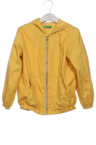Детско яке United Colors Of Benetton, Размер 5-6y/ 116-122 см, Цвят Жълт, Цена 38,00 лв.