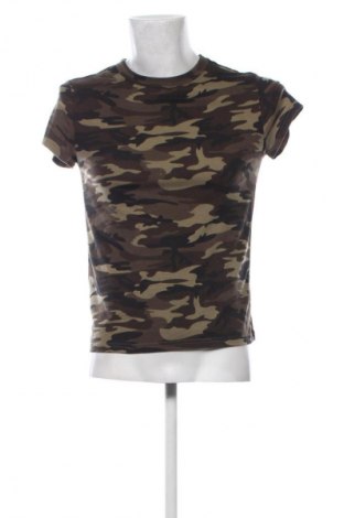 Ανδρικό t-shirt Manfinity, Μέγεθος S, Χρώμα Πολύχρωμο, Τιμή 8,00 €
